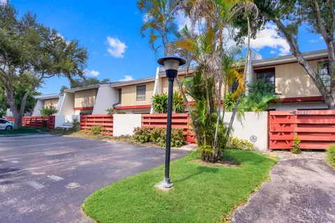 3015 OAKTREE LANE #Unit 277