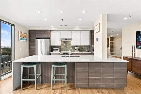 565 Peachtree Street NE #702