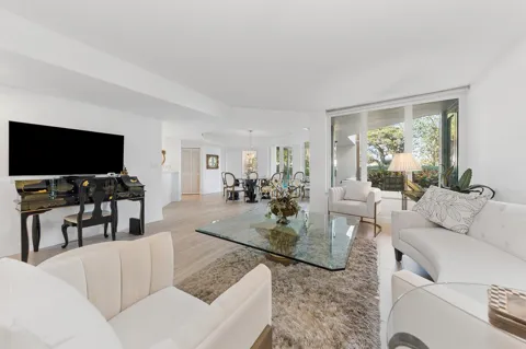 100 SE 5TH AVENUE #102