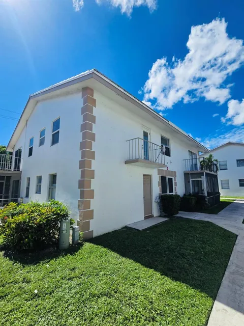 104 SE 10TH STREET #101
