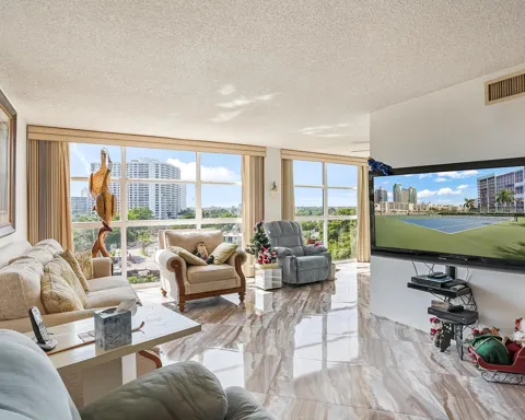 600 PARKVIEW DRIVE #703