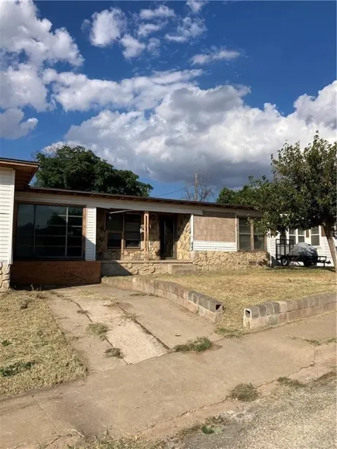 607 Caylor