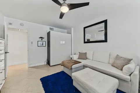 2900 NE 30th Street #G1