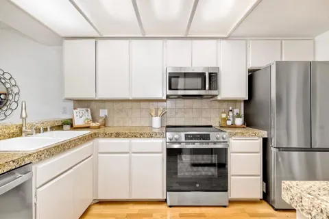 3098 Rue Dorleans #328
