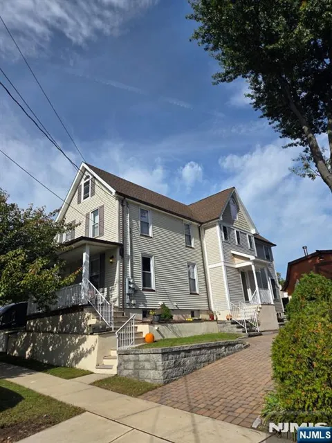 24B Sidney Avenue