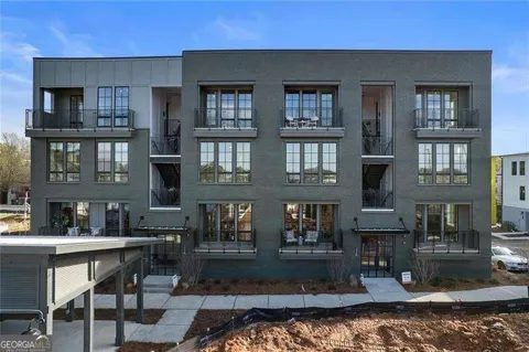 1290 Longreen Terr NW