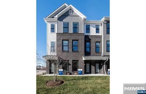 200 E Willow Street 211
