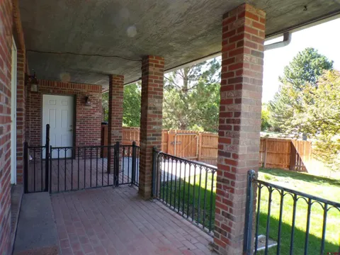 632 S Surrey Court