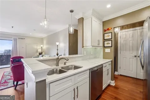 300 Johnson Ferry RD NE