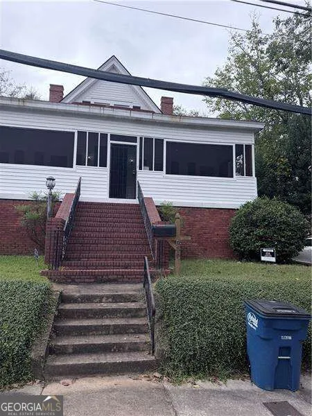 988 North AVE