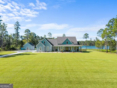 122 E Lake DR