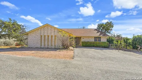 132 W Outer Dr