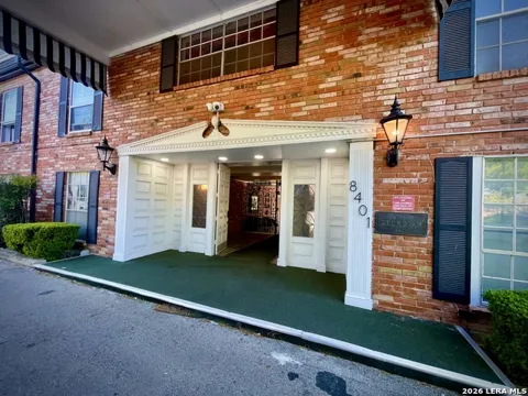 8401 New Braunfels #120A & 121A