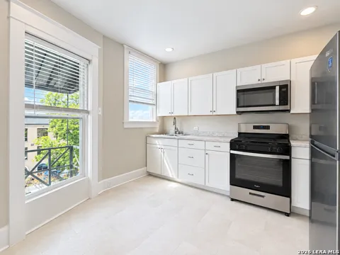 518 W French Place Unit 2