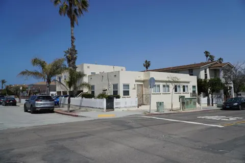 2104 Abbott St.