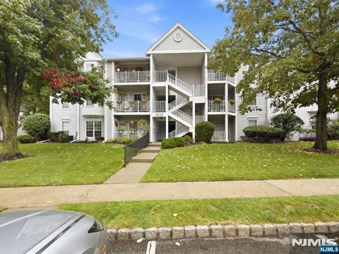 1147 Sycamore Lane