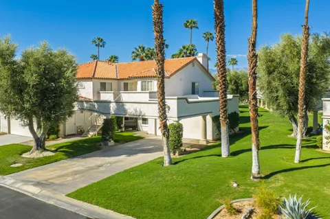 674 Vista Lago Circle