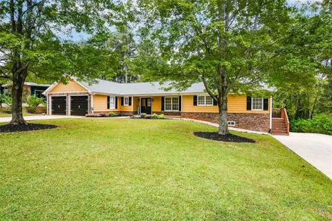 2460 Due West Circle NW