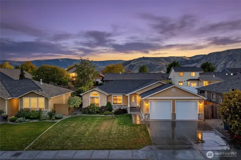 1386 Boulder Loop