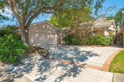 16811 Pinemoor Way
