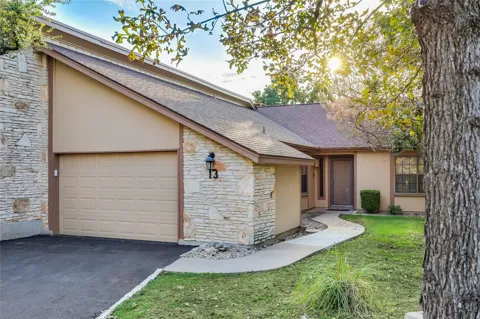 13 Oaks Place