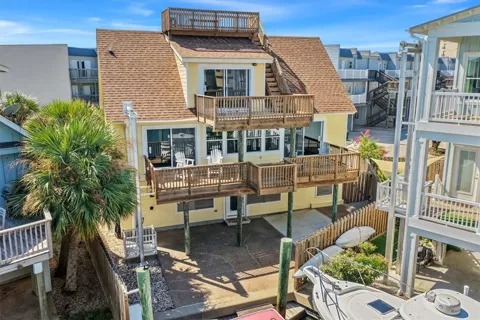 1010 Private Road E