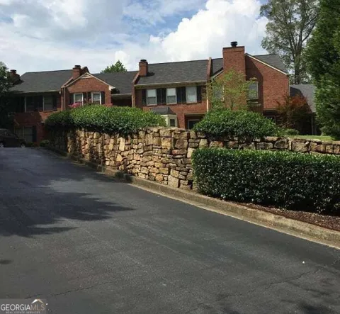 871 Lenox Oaks CIR NE
