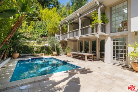 1610 Benedict Canyon Drive