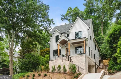 915 Amsterdam AVE