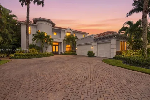 5123 Isabella Dr