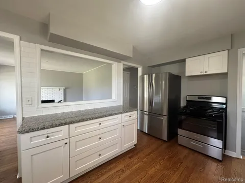 1900 W Jefferson Avenue
