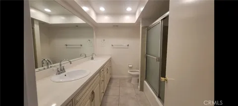 2795 W Tola