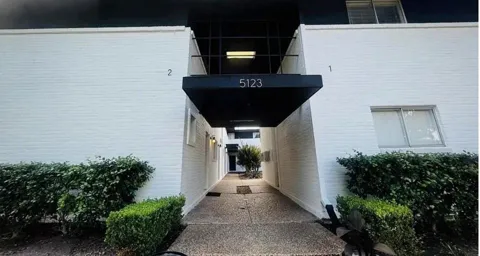 5123 Del Monte Drive #1