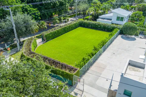2005 S Olive Avenue