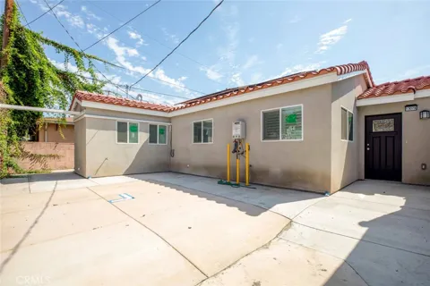 1307 E Acacia