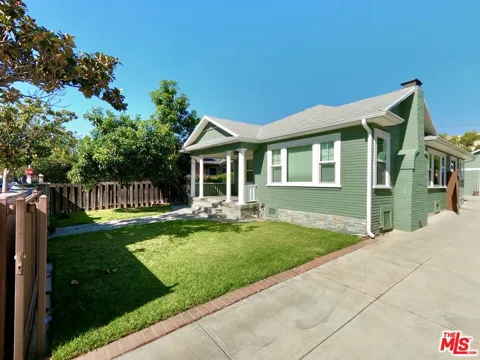6617 De Longpre Avenue