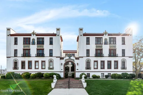 218 2nd Avenue #304 E