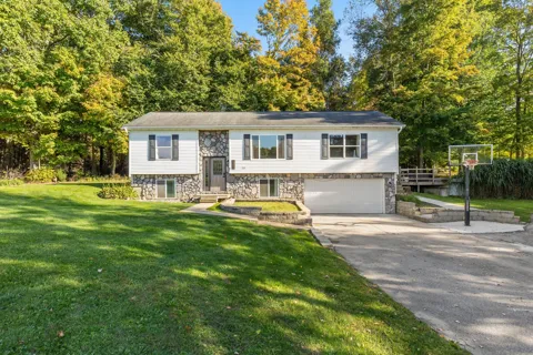 6927 Forestview Trail