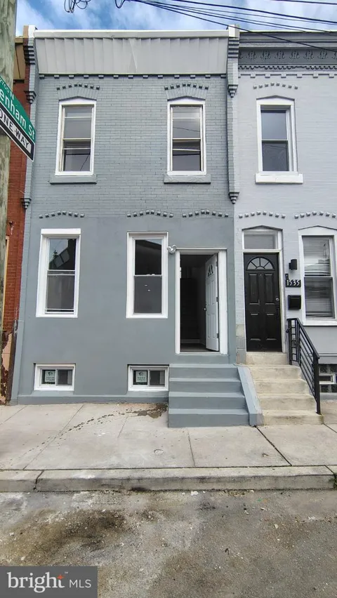 1537 W SELTZER STREET