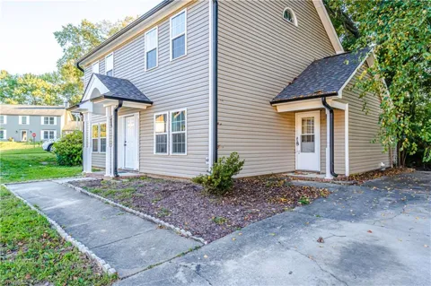 3 Ivyglen Court