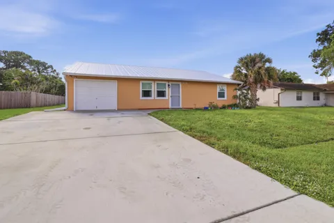 874 SW Canary Terrace