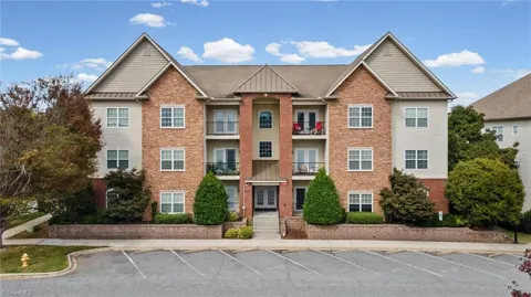 6831 Hanesbrook Circle #104