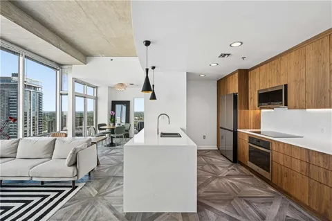 943 Peachtree Street NE #1618