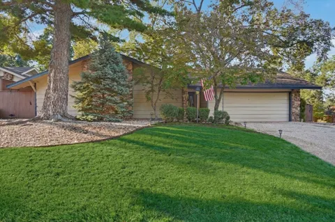 2906 E 78th Street