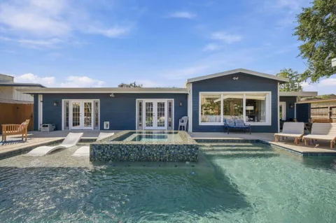 10 Harbor Lane