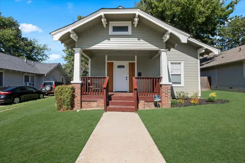 2629 E 8th Street