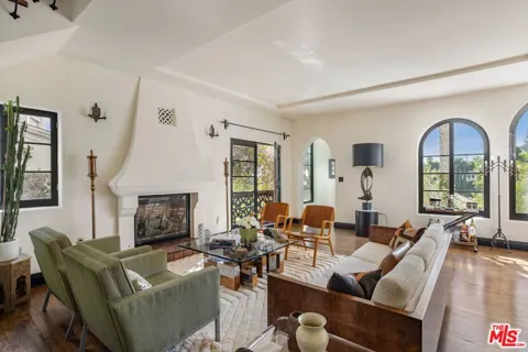 3313 Descanso Drive