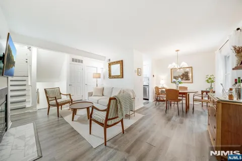 34 Loantaka Way K