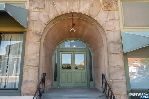 295 Bloomfield Avenue C0007