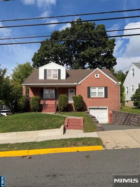 424-426 Greylock Parkway